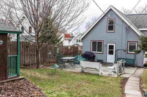 1217 10 St, Duluth MN 55806-1227 exterior