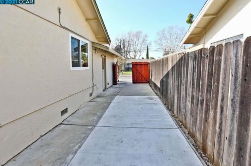 4080 Burbank Dr, Concord CA 94521-1023 exterior