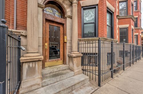 948 Sheridan Rd, Chicago, IL 60613-2928