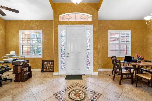 386 Dalton Cir, Fort Pierce FL 34953-5850 exterior