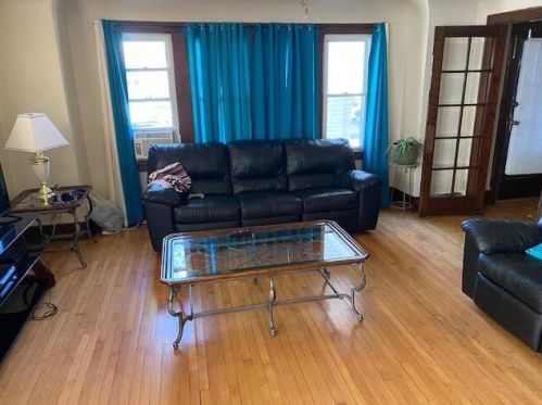 1958 32nd St, Milwaukee, WI 53215-2107