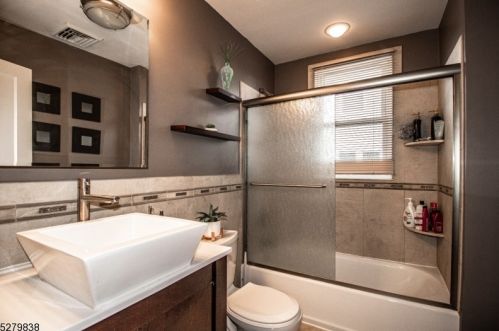 32 Park Ave, Avenel NJ 07001-1448 exterior