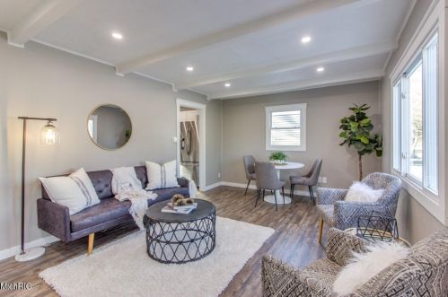 1349 Eastern Pl, Grand Rapids MI 49505-5221 exterior