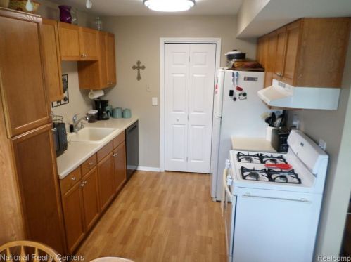 39733 Vlg Wood Ln, Novi MI 48375-4554 exterior