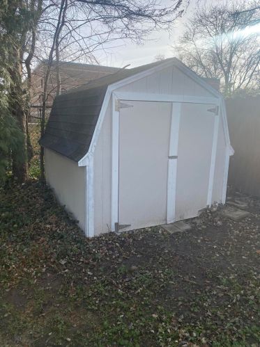 1154 Lakeside Dr, Grand Rapids MI 49503-3812 exterior