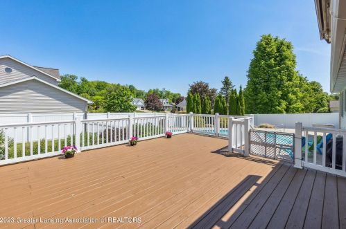 502 Brunswick Dr, Dewitt MI 48820-9189 exterior