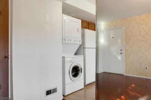 1944 Raspberry Ct, Edison NJ 08817-2744 exterior