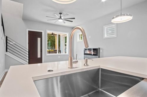 567 Middle St, Atlanta GA 30310 exterior