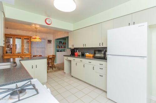 5231 Old Colony Rd, Kalamazoo MI 49008-3216 exterior