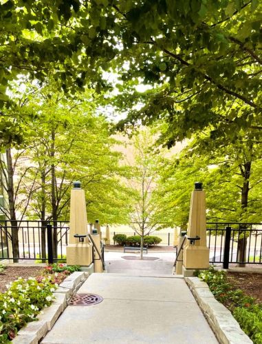 720 Larrabee St, Chicago IL 60654-1874 exterior