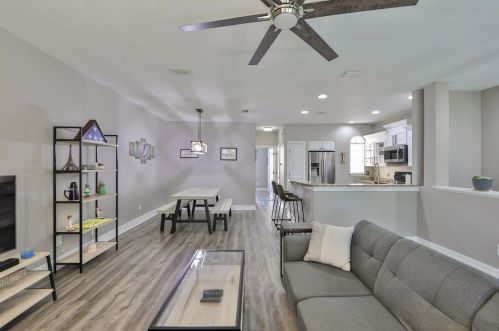 3334 Las Campos Pl, Tampa FL  33611-2967 exterior