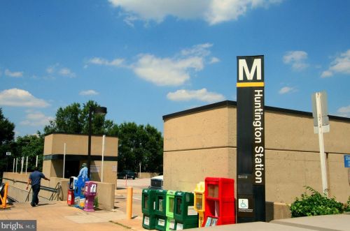 2612 Jefferson Dr, Alexandria VA  22303-1331 exterior