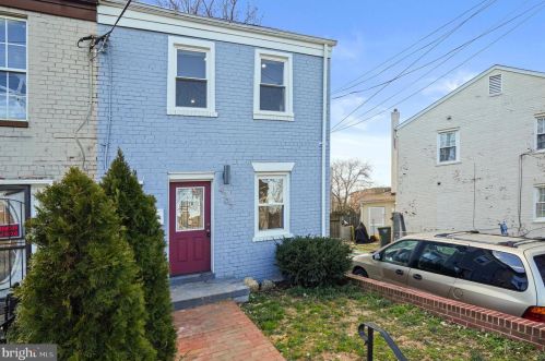 4707 Bass Pl, Washington, DC 20019-5146