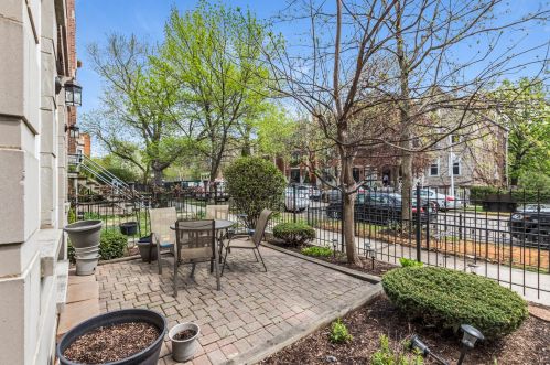 3928 Greenview Ave, Chicago, IL 60613-2505