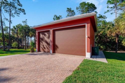 670 1 St, Naples FL 34117-5106 exterior