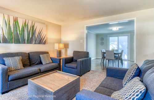 42 3rd St, Lakehurst, NJ 08759-5643