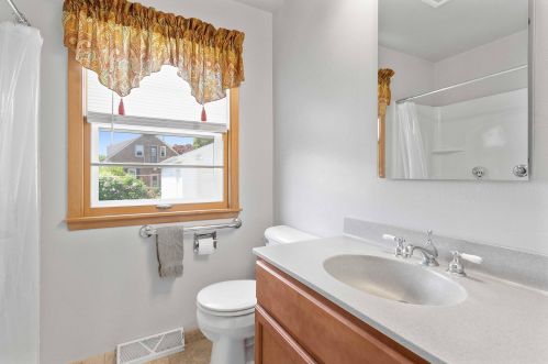 1324 20 St, Manitowoc WI 54220-5643 exterior