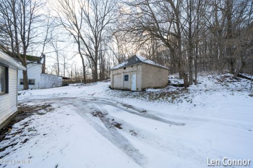 1921 Douglas Ave, Kalamazoo MI 49007-1638 exterior