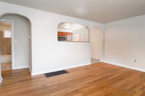 712 Southern Ave, Pittsburgh PA 15235-4166 exterior