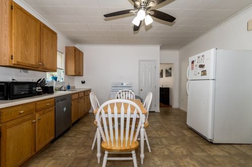 2 Maxwell Ct, Worcester MA 01607-1016 exterior