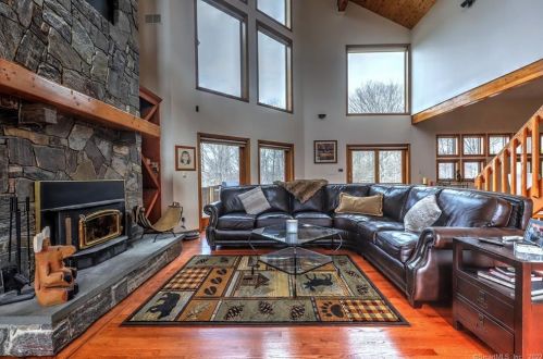 22 Ajellos Farm Rd, Seymour CT 06483-2362 exterior