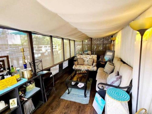 79 Berry St, Valley Stream NY 11580-3430 exterior