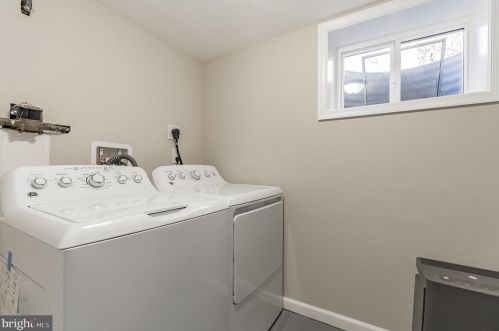 11611 Mapleview Dr, Silver Spring MD 20902-2327 exterior