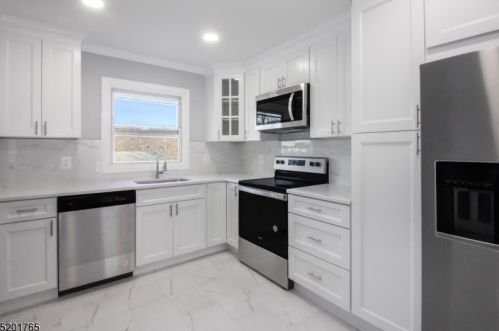 75 Elba Ave, Hopatcong, NJ 07843-1848