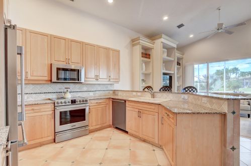 5407 Landon Cir, Boynton Beach FL 33437-1672 exterior