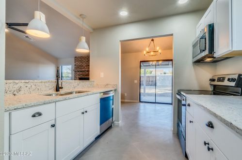 10455 Bridgestone Pl, Tucson AZ 85730-5001 exterior