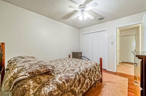 7319 Foxway Ln, Humble TX exterior