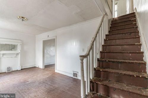 227 10 St, Darby PA 19023-1707 exterior