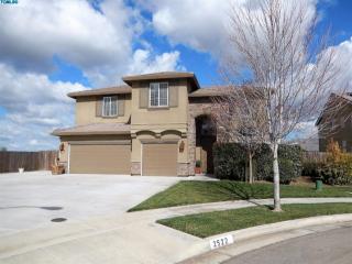 2522 Riviera Ct, Tulare, CA 93274-3262