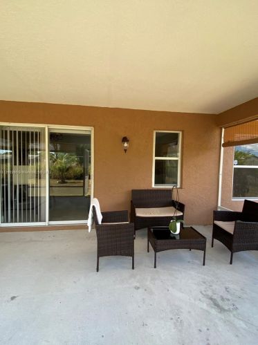 611 Addie St, Fort Pierce FL 34983-1842 exterior