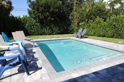 709 93 Ave, Naples FL 34108-2440 exterior