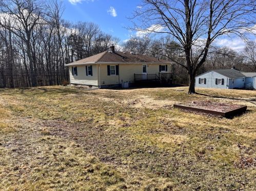 31 Upper Gore Rd, Webster MA 01570-3220 exterior