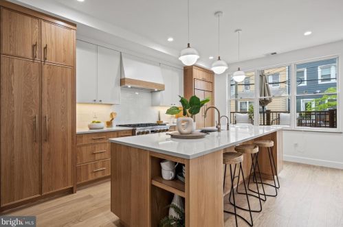 1108 4 St, Washington DC 20002-3410 exterior