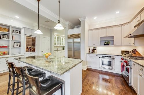 2704 Racine Ave, Chicago IL 60614-1206 exterior