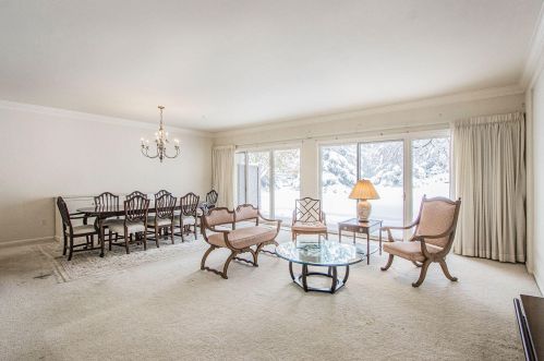 4040 Greenleaf Cir, Kalamazoo, MI 49008-2524