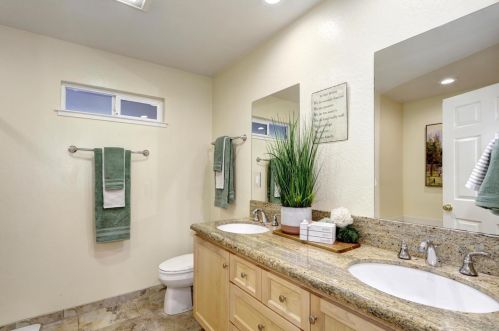 1707 Baywood Ln, Davis CA 95618-0543 exterior