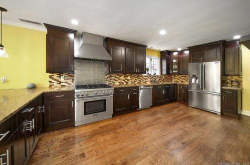 148 Norwalk Rd, Norwalk CT 06850-4406 exterior