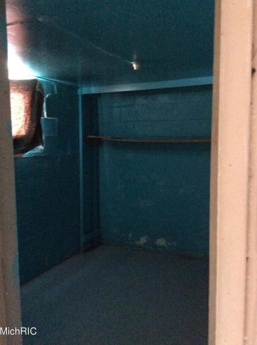 210 Hackley Ave, Meskegon MI 49444-1060 exterior