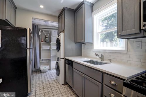 2331 Glendale Ter, Alexandria VA 22303-1907 exterior