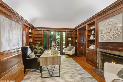 1442 Astor St, Chicago IL  60610-1615 exterior