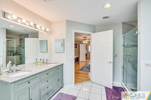 16 Sonia Ct, Edison NJ 08820-4443 exterior