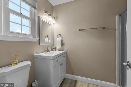 24 Revere Ct, Trenton NJ  08628-3610 exterior