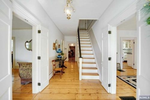 373 Campgaw Rd, Mahwah, NJ 07430-2524