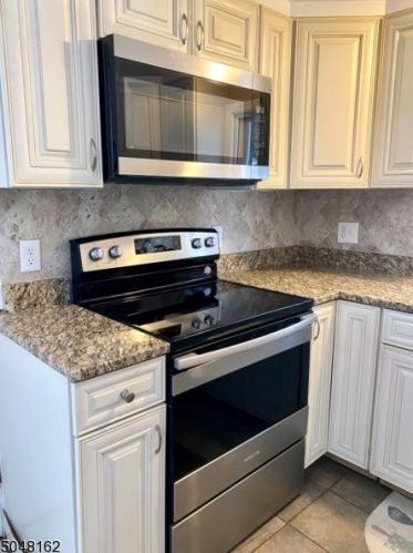 3 Bernard Rd, Hopatcong, NJ 07843-1536