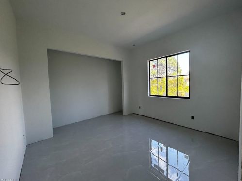 4156 54 Ave, Naples FL 34120-1530 exterior