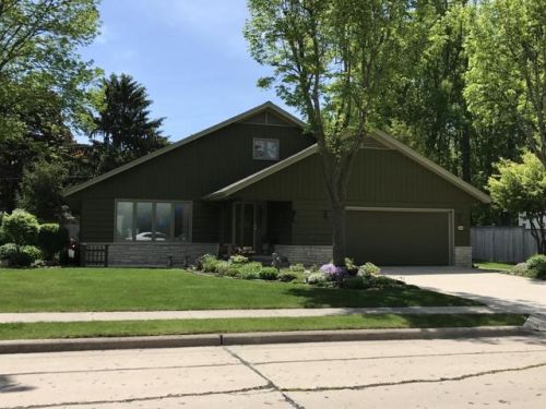 3211 Stokes Ln, Manitowoc, WI 54220-2324